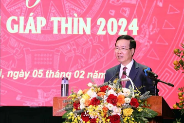 Chủ tịch nước kiểm tra công tác sẵn sàng chiến đấu tại Bộ Tư lệnh Cảnh vệ và Bộ Tư lệnh Cảnh sát Cơ động