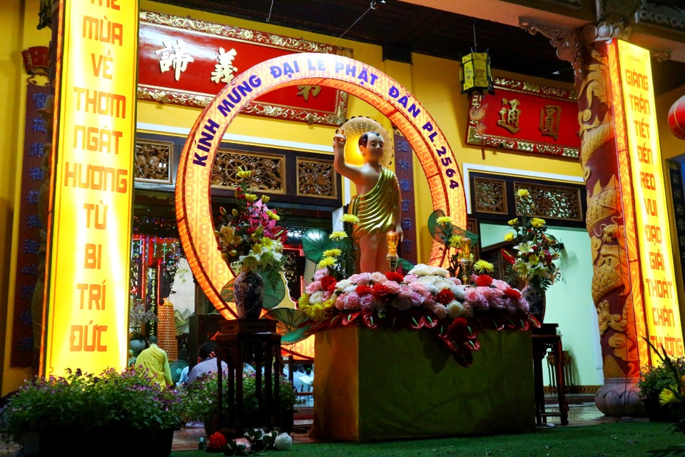 Lễ Phật Đản vắng lặng giữa mùa dịch Covid-19 - 1 Lễ Phật Đản vắng lặng giữa mùa dịch Covid-19 - 1