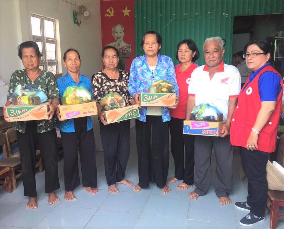 Sóc Trăng: Cô giáo dạy tin học mê làm từ thiện - 1 Sóc Trăng: Cô giáo dạy tin học mê làm từ thiện - 1