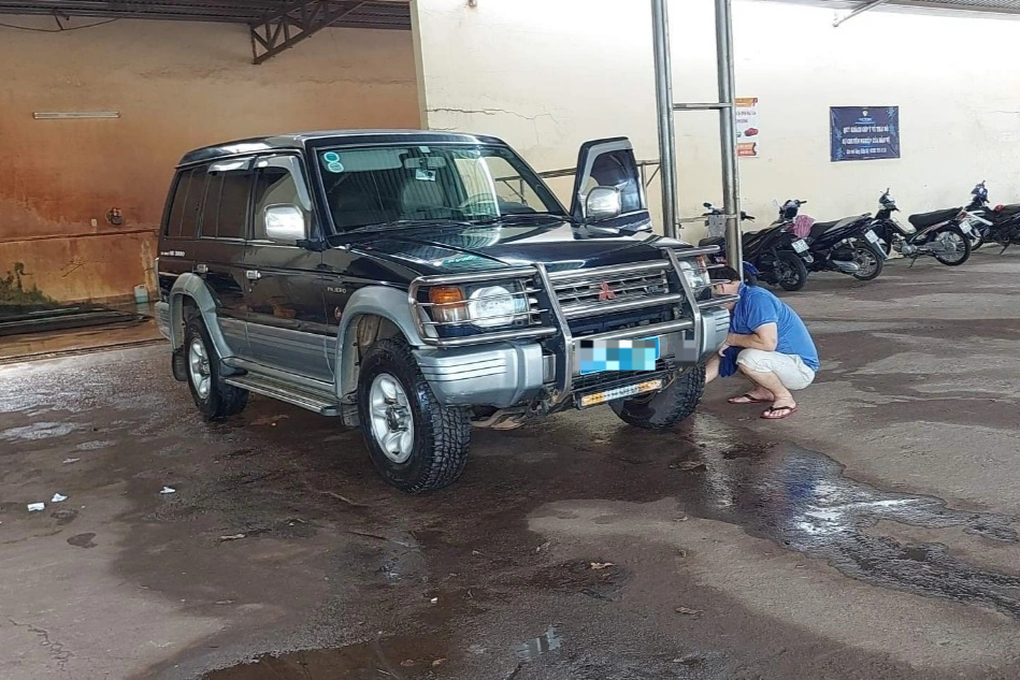 Anh thợ xui rủi may mắn thoát khỏi chiếc ô tô phát nổ trên đường - 3 Anh thợ xui rủi may mắn thoát khỏi chiếc ô tô phát nổ trên đường - 3