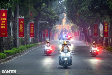 Cục CSGT khen thưởng cán bộ chiến sĩ tham gia dẫn đoàn, bảo vệ Đại hội Đảng