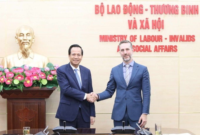 Ông Matthew David Jackson (Matt Jackson), quốc tịch Anh, chính thức nhiệm kỳ Trưởng Đại diện của UNFPA tại Việt Nam từ tháng 8/2023.