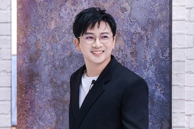 “Ngũ A Ka” Tô Hữu Bằng trẻ mãi không già, sống độc thân vui vẻ ở tuổi 52