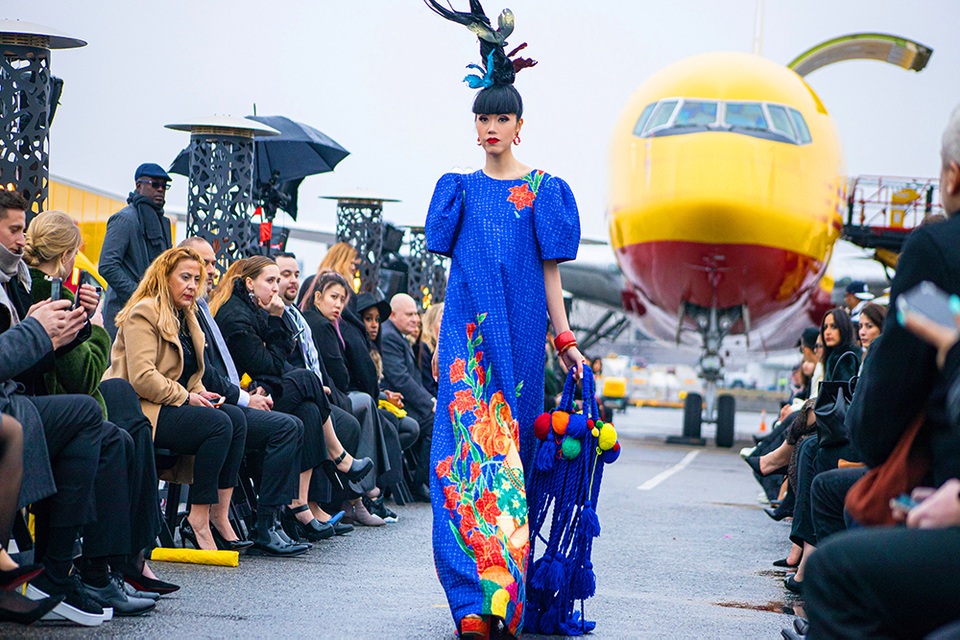 Jessca Minh Anh làm vedette show diễn ở sân bay New York - 1