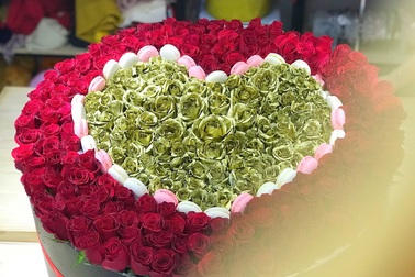 Chẳng tiếc tiền, nhiều đại gia tặng vợ quà khủng hàng chục triệu đồng ngày 8/3