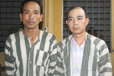 Ép con nợ lên xe, đánh gãy xương ngay trước cổng UBND xã