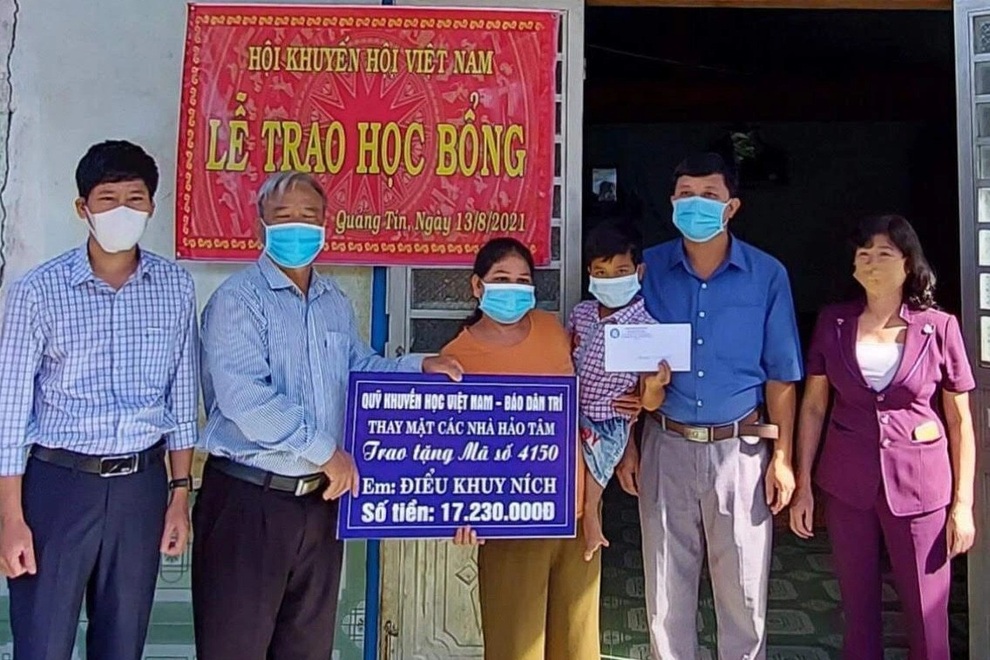 Hết dịch Covid-19, cậu bé Điểu Khuy Ních sẽ được mẹ đưa đi lắp chân giả - 4 Hết dịch Covid-19, cậu bé Điểu Khuy Ních sẽ được mẹ đưa đi lắp chân giả - 4