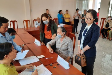 Vĩnh Long: Bắt đầu chi gói 62.000 tỷ cho người dân khó khăn do Covid-19