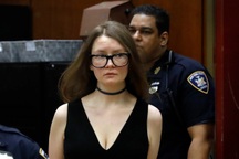 Sau khi ra tù, "tiểu thư lừa đảo" Anna tiếp tục kế hoạch kiếm tiền mới