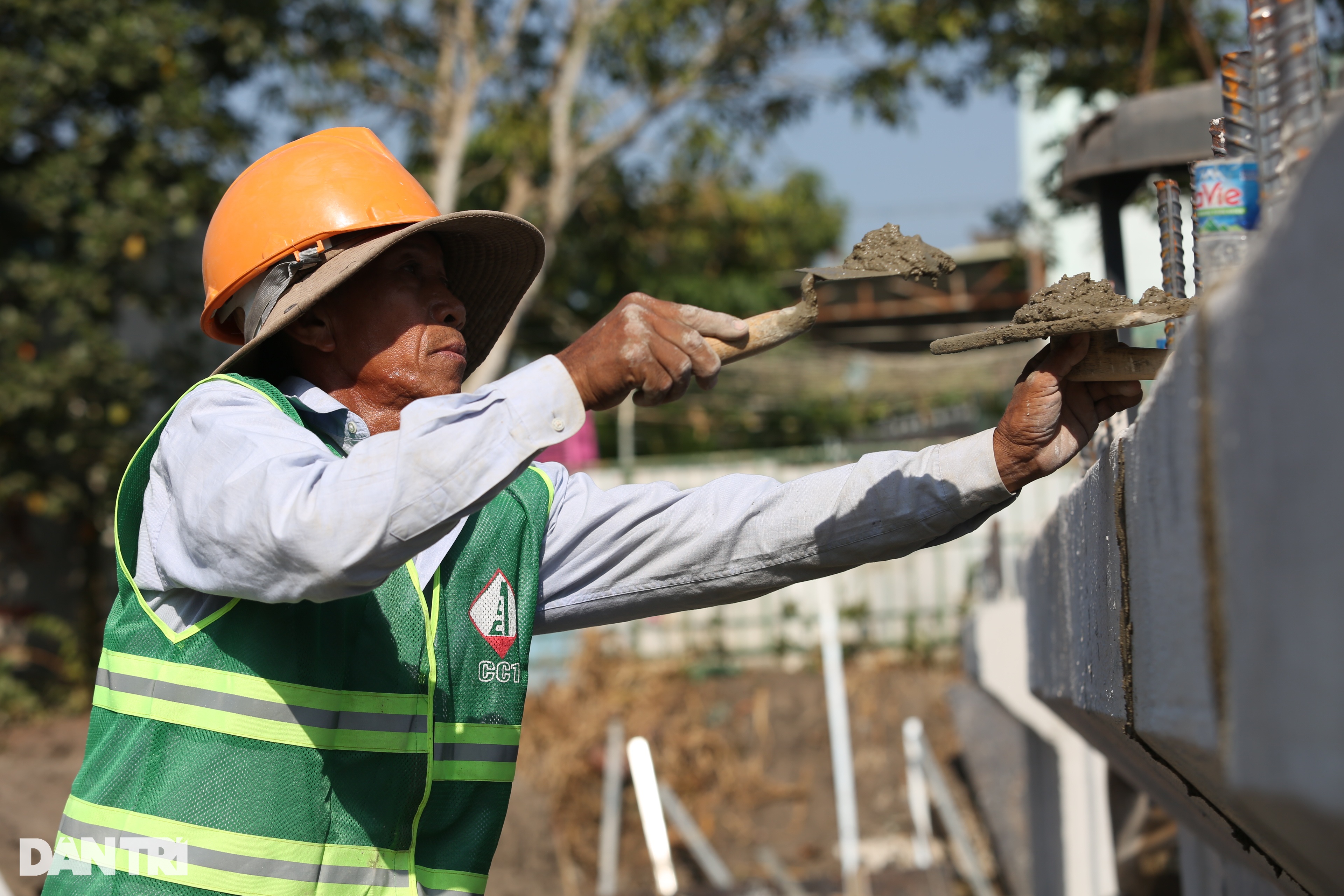 Nhà thầu cao tốc Biên Hòa - Vũng Tàu tranh thủ đúc dầm, làm cầu vượt - 7