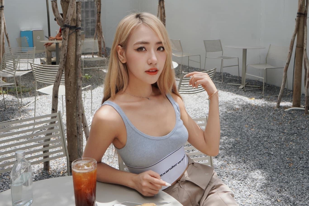 Hot girl 9X có cuộc sống sang chảnh, diện đồ ngày càng táo bạo - 6 Hot girl 9X có cuộc sống sang chảnh, diện đồ ngày càng táo bạo - 6