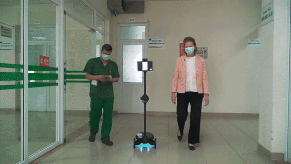 Robot và thiết bị hiện đại sẵn sàng đón 120 ca Covid-19 từ Ghi-nê Xích Đạo - 17 Robot và thiết bị hiện đại sẵn sàng đón 120 ca Covid-19 từ Ghi-nê Xích Đạo - 17