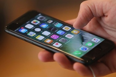 iPhone khóa mạng Nhật bất ngờ trở thành iPhone quốc tế, không cần dùng SIM ghép