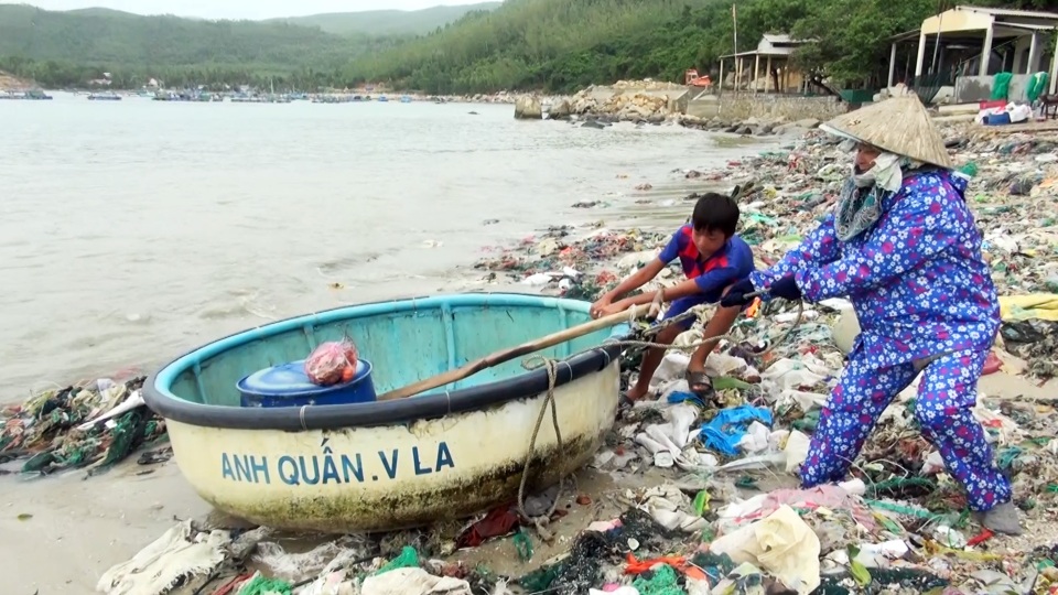 Hàng trăm ngàn con tôm hùm chết sau lũ, người nuôi điêu đứng, trắng tay! - 1