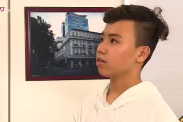 Phi Thanh Vân hát hụt hơi trên sóng truyền hình.