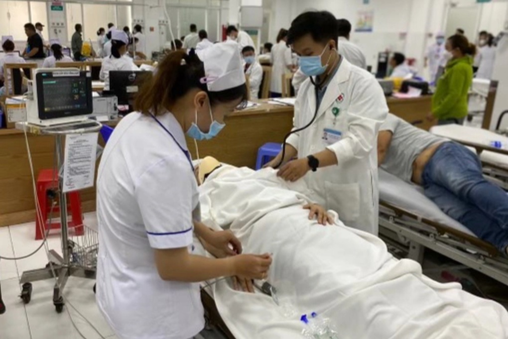 3 nạn nhân bị nhánh cây ở công viên Tao Đàn gãy đè lên người hiện ra sao? - 3 3 nạn nhân bị nhánh cây ở công viên Tao Đàn gãy đè lên người hiện ra sao? - 3