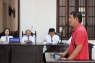 Xét xử 55 bị cáo trong chuyên án buôn lậu 200 triệu lít xăng dầu