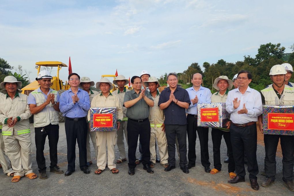 Thủ tướng thị sát, thúc tiến độ cao tốc Khánh Hòa - Buôn Ma Thuột - 2 Thủ tướng thị sát, thúc tiến độ cao tốc Khánh Hòa - Buôn Ma Thuột - 2