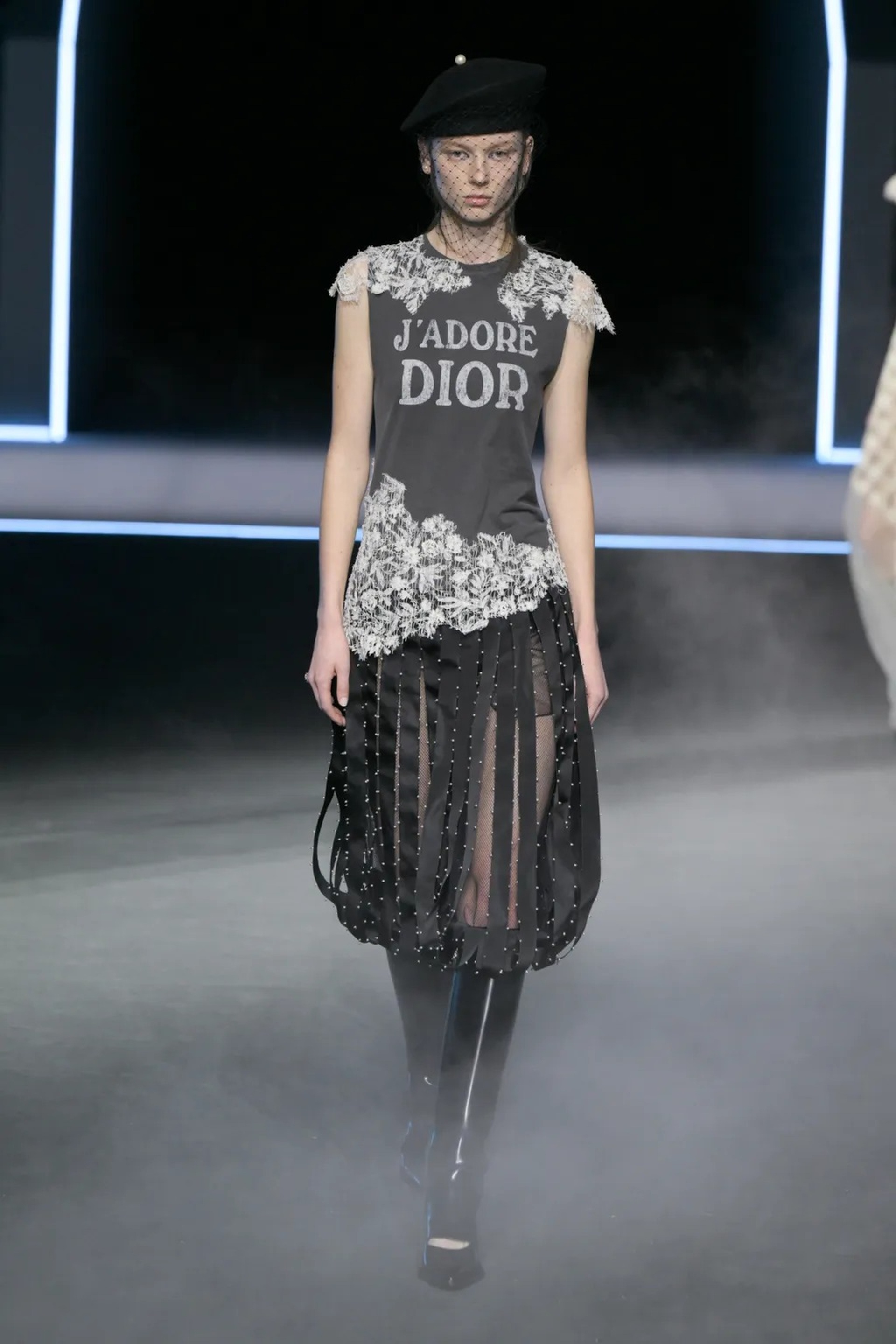 Thùy Tiên bất ngờ được Dior trao danh phận, hội ngộ Jisoo tại Pháp - 11 Thùy Tiên bất ngờ được Dior trao danh phận, hội ngộ Jisoo tại Pháp - 11