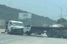 Thanh Hóa: Ô tô cứu thương va chạm với xe đầu kéo, 3 người thương vong