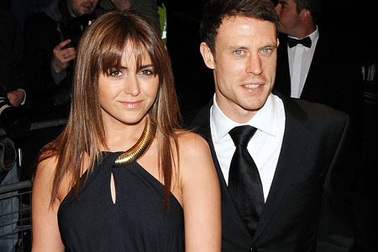 Bridge mất một triệu bảng cho bồ cũ