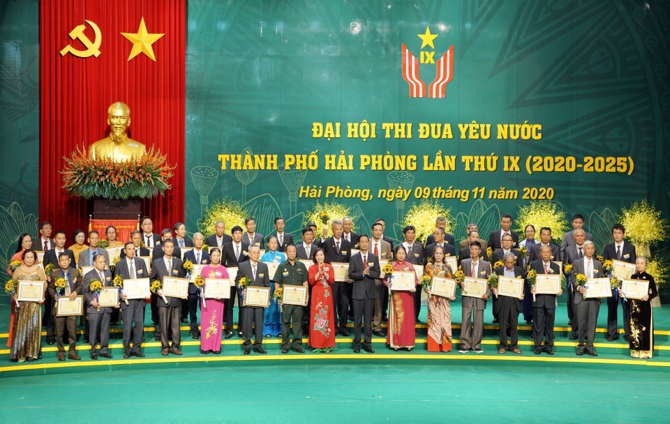 Công tác thi đua khen thưởng cần chú trọng đổi mới nội dung, hình thức - 3 Công tác thi đua khen thưởng cần chú trọng đổi mới nội dung, hình thức - 3