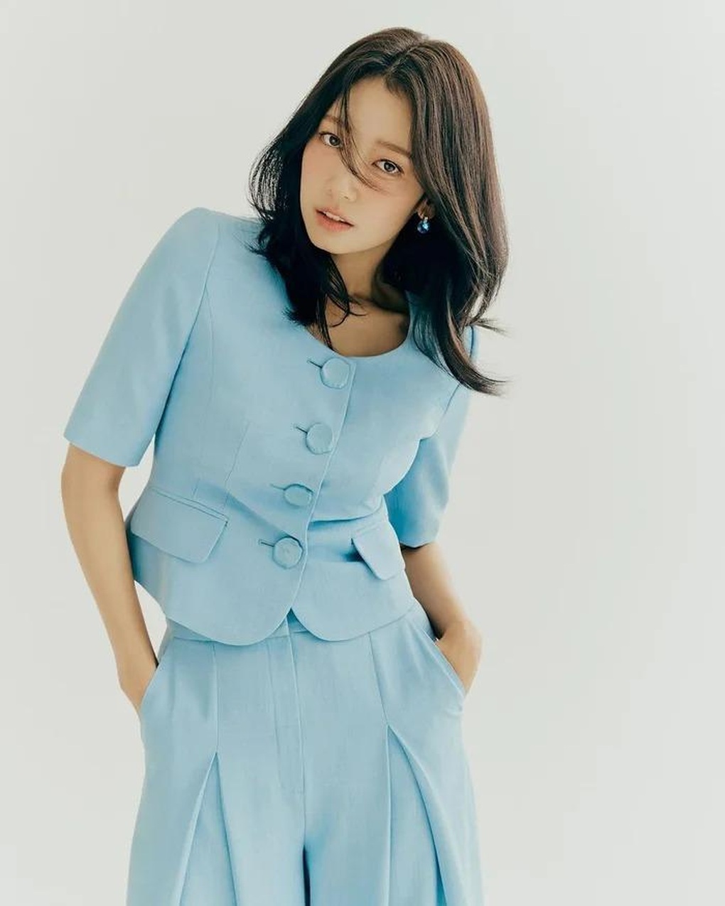 Mẹ bỉm sữa Park Shin Hye tái xuất đẹp không tì vết, hé lộ vai diễn mới - 4 Mẹ bỉm sữa Park Shin Hye tái xuất đẹp không tì vết, hé lộ vai diễn mới - 4