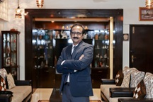 Từ cậu bé đi đòi nợ giúp cha trở thành giám đốc thu hồi 20 tỷ USD nợ xấu