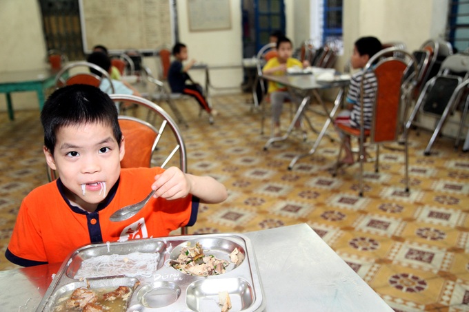 Phòng chống nguy cơ lây nhiễm Covid-19: Nhân viên vui vẻ thu xếp công việc gia đình để trực 21 ngày  - Ảnh 2.