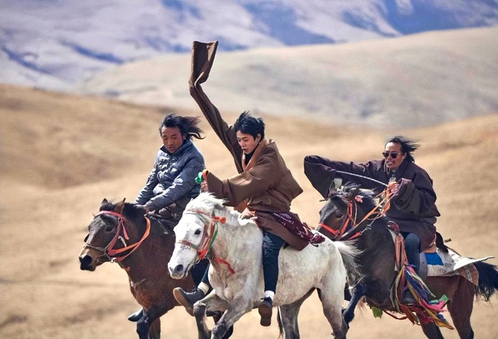 Chuyện chàng chăn bò của thảo nguyên trở thành ngôi sao thời trang - 4 Chuyện chàng chăn bò của thảo nguyên trở thành ngôi sao thời trang - 4