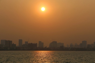 Miền Bắc, miền Trung nắng đẹp, Nam Bộ mưa dông