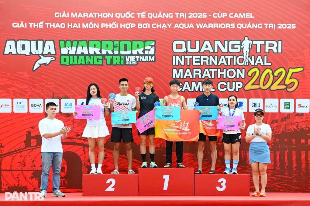 ماراثون كوانغ تري الدولي 2025 يكرم الأرجل المتميزة - 5 Quảng Trị International Marathon 2025 vinh danh những đôi chân xuất sắc - 5