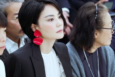 Vương Phi trẻ đẹp và sành điệu tại tuần lễ thời trang Paris