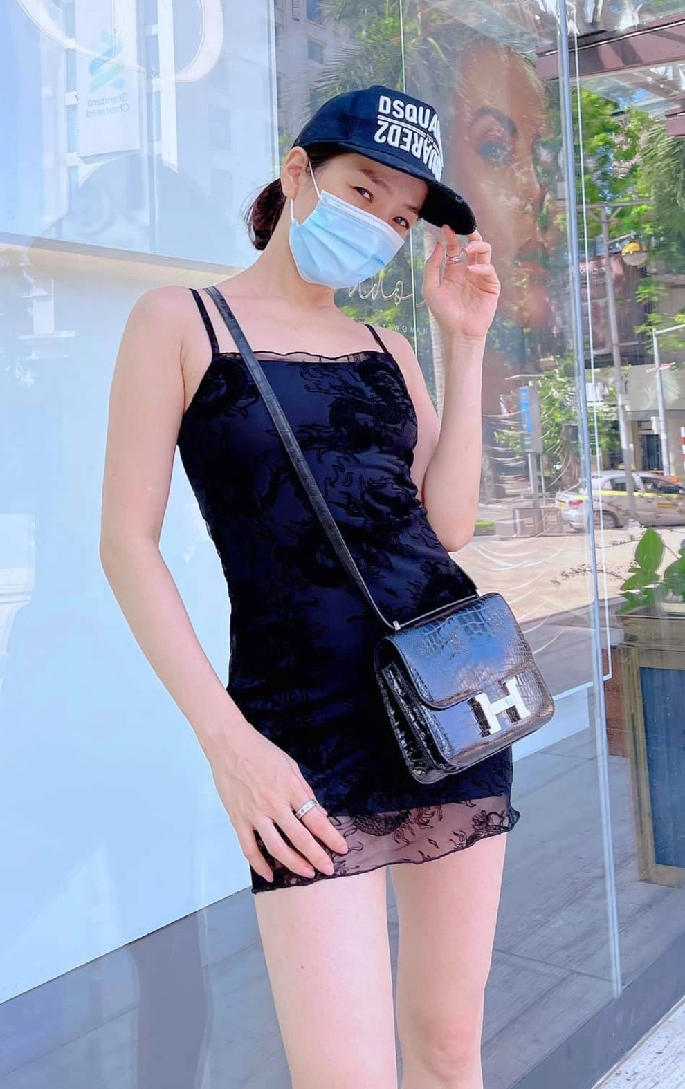 Hoa hậu Tiểu Vy, Tóc Tiên gợi cảm với áo yếm - 8 Hoa hậu Tiểu Vy, Tóc Tiên gợi cảm với áo yếm - 8