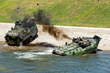 Xe thiết giáp Mỹ bốc cháy, 6 binh sĩ nguy kịch