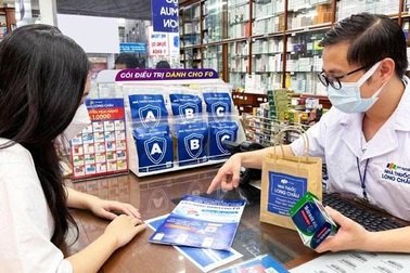 Thuốc điều trị Covid-19 Molnupiravir đã lên kệ tại chuỗi nhà thuốc FPT Long Châu