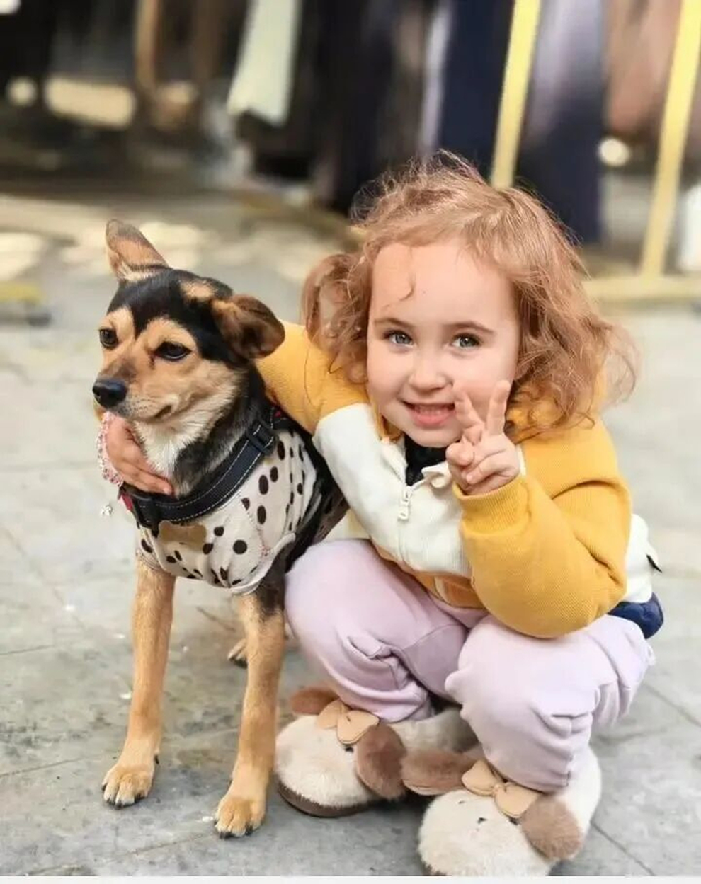 Cặp đôi ở Trung Quốc sinh con gái tóc vàng mắt xanh, cặp đôi lo nhầm - 2 Cặp đôi ở Trung Quốc sinh con gái tóc vàng mắt xanh, cặp đôi lo nhầm - 2