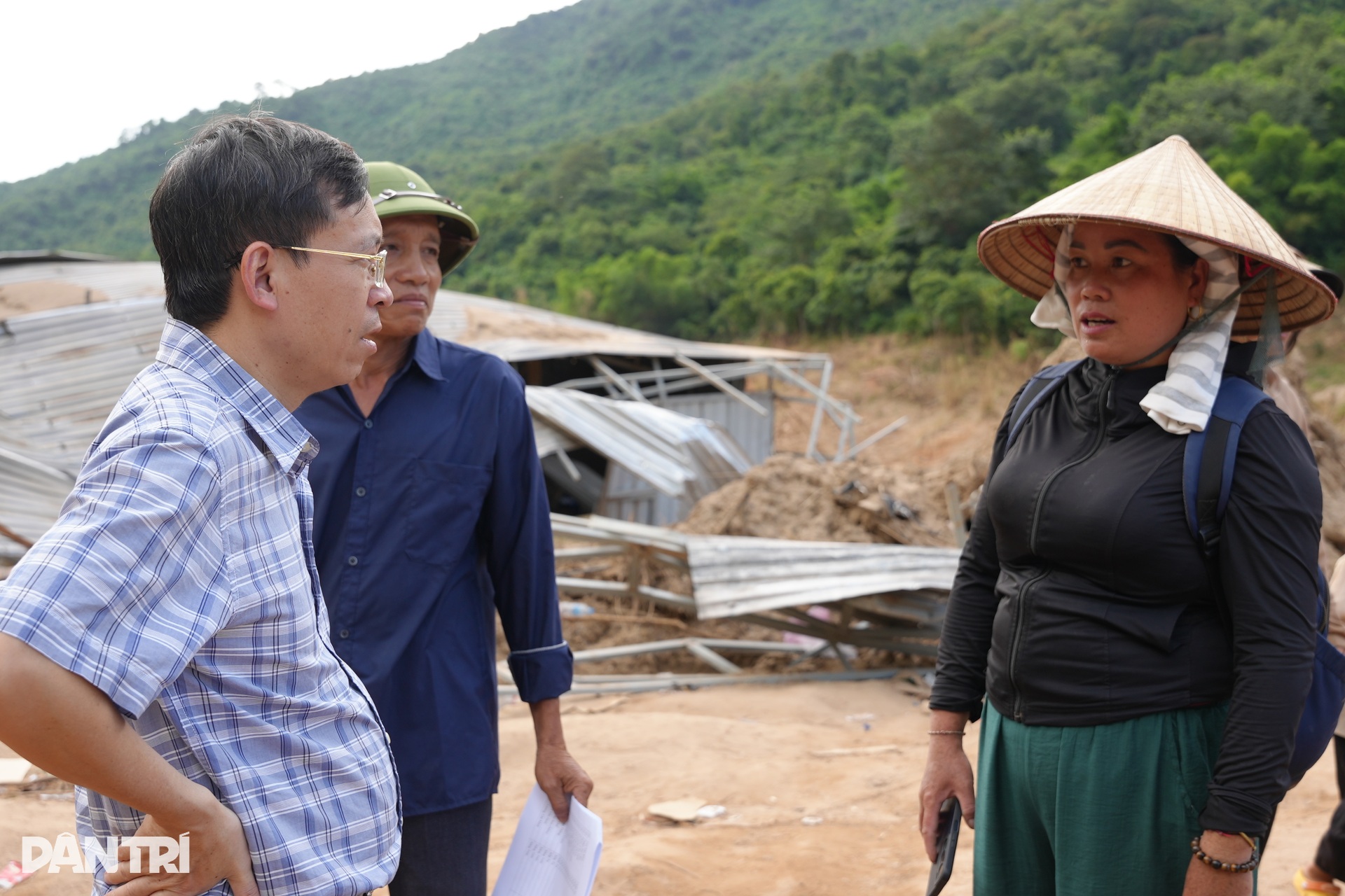 Báo Dân trí tổng kết chương trình hỗ trợ người dân vùng lũ ở Nghệ An - 7 Báo Dân trí tổng kết chương trình hỗ trợ người dân vùng lũ ở Nghệ An - 7