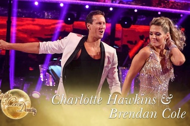 Charlotte Hawkins trổ tài khiêu vũ