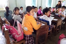 Quảng Ngãi: Khắc phục tình trạng bàn ghế không phù hợp với học sinh