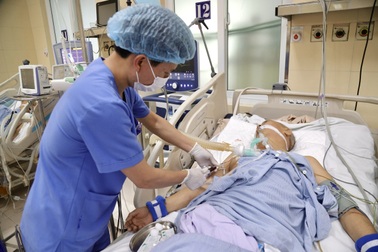 Xúc động chăm sóc người bệnh những giây phút sinh tử