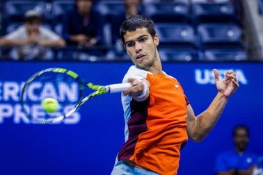 Vào tứ kết US Open, Alcaraz rộng cửa đoạt ngôi số một thế giới