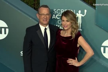 Vợ chồng tài tử Tom Hanks xuất hiện trên thảm đỏ