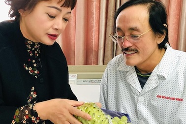 Sức khỏe nghệ sĩ Giang Còi cải thiện sau khi nhập viện vì ung thư