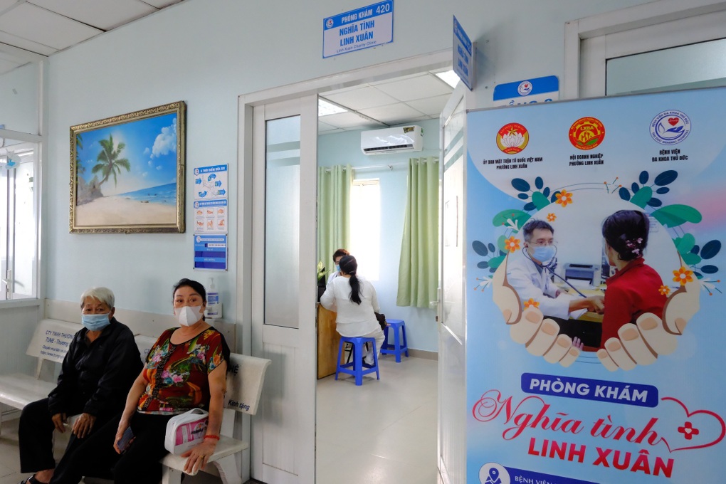 TPHCM: Bệnh viện mở phòng khám nghĩa tình, mổ mắt 0 đồng giúp người dân - 3
