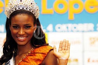 Tân Hoa hậu Hoàn vũ bận rộn ở Indonesia