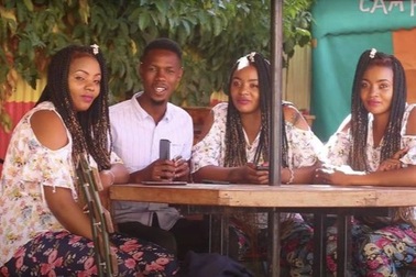 Anh chàng cưới 3 chị em ruột và thời gian biểu để làm hài lòng tất cả