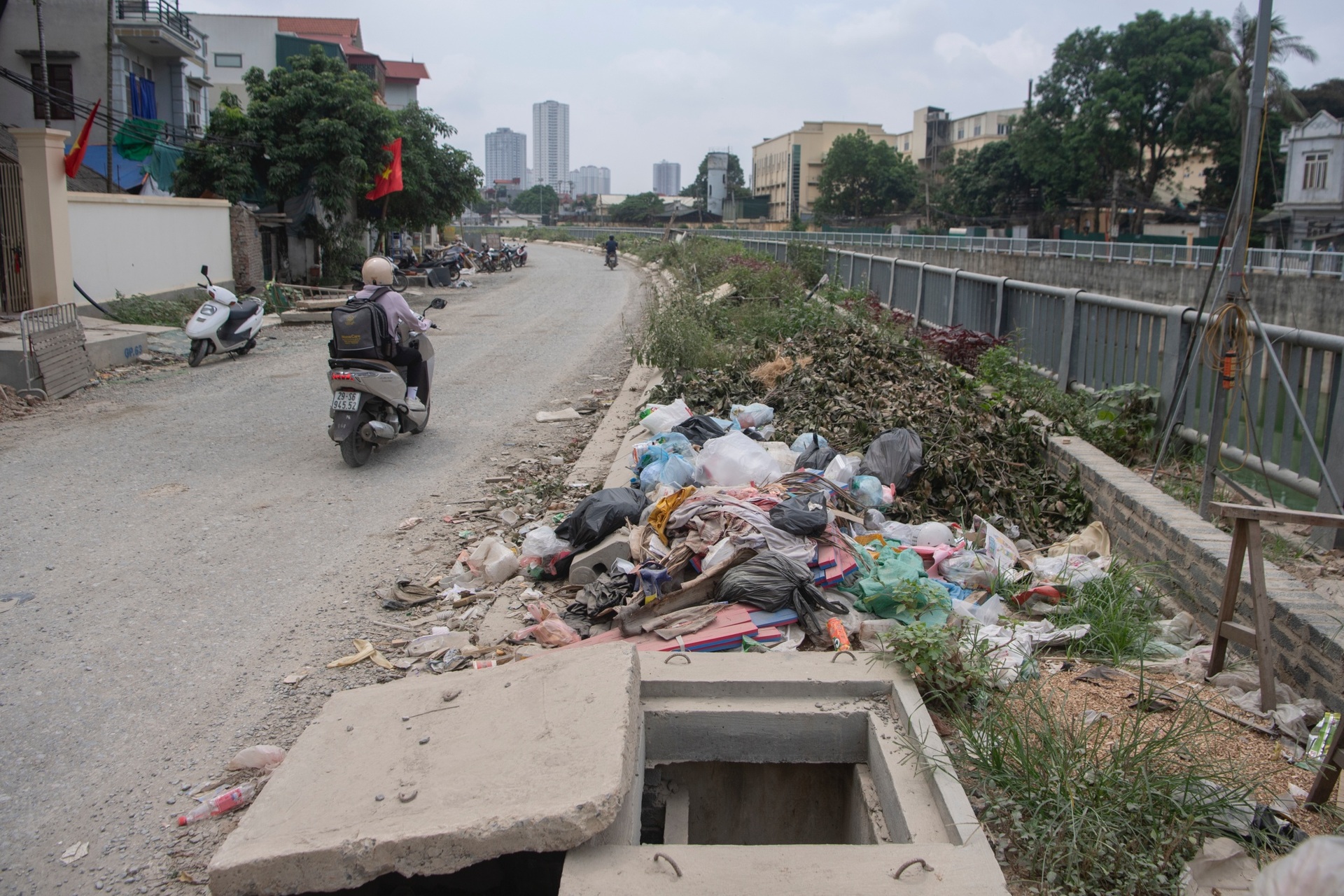 Dự án hơn 7.400 tỷ đồng chậm tiến độ ở Hà Nội, người dân khổ vì rác và bụi - 6 Dự án hơn 7.400 tỷ đồng chậm tiến độ ở Hà Nội, người dân khổ vì rác và bụi - 6