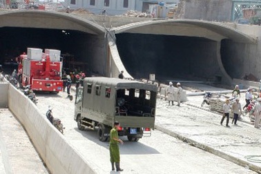 Hỏa hoạn ngay cửa hầm dìm Thủ Thiêm 