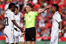 Real Madrid công kích, vấn đề trọng tài "nóng rực" trước trận gặp Barcelona